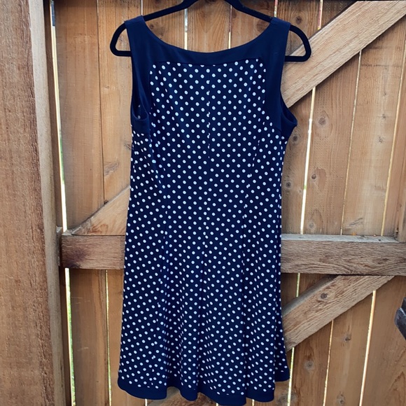 Cute Dress. Super comfortable W/ Stretch. - Picture 2 of 5